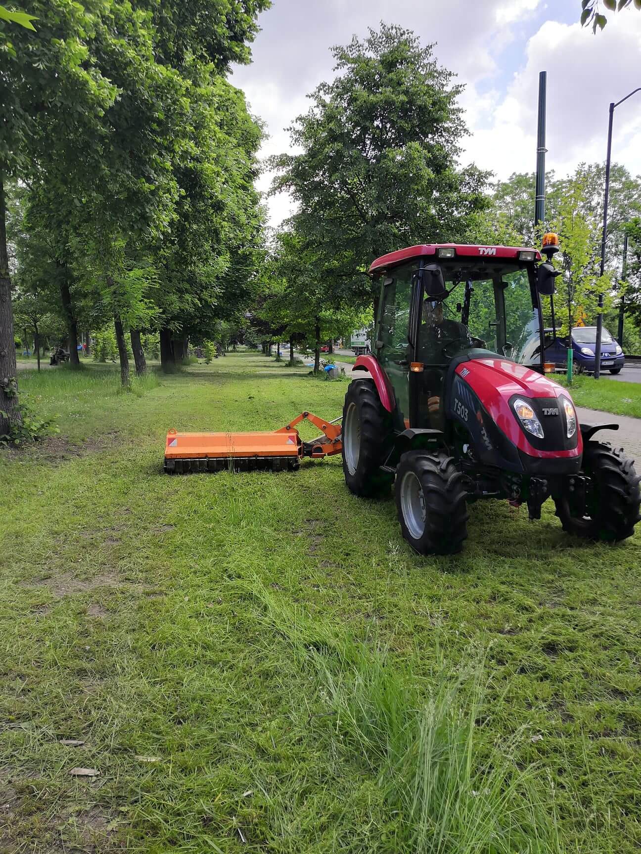 MPUK Świętochłowice rozpoczęło kolejną akcję koszenia trawników 3