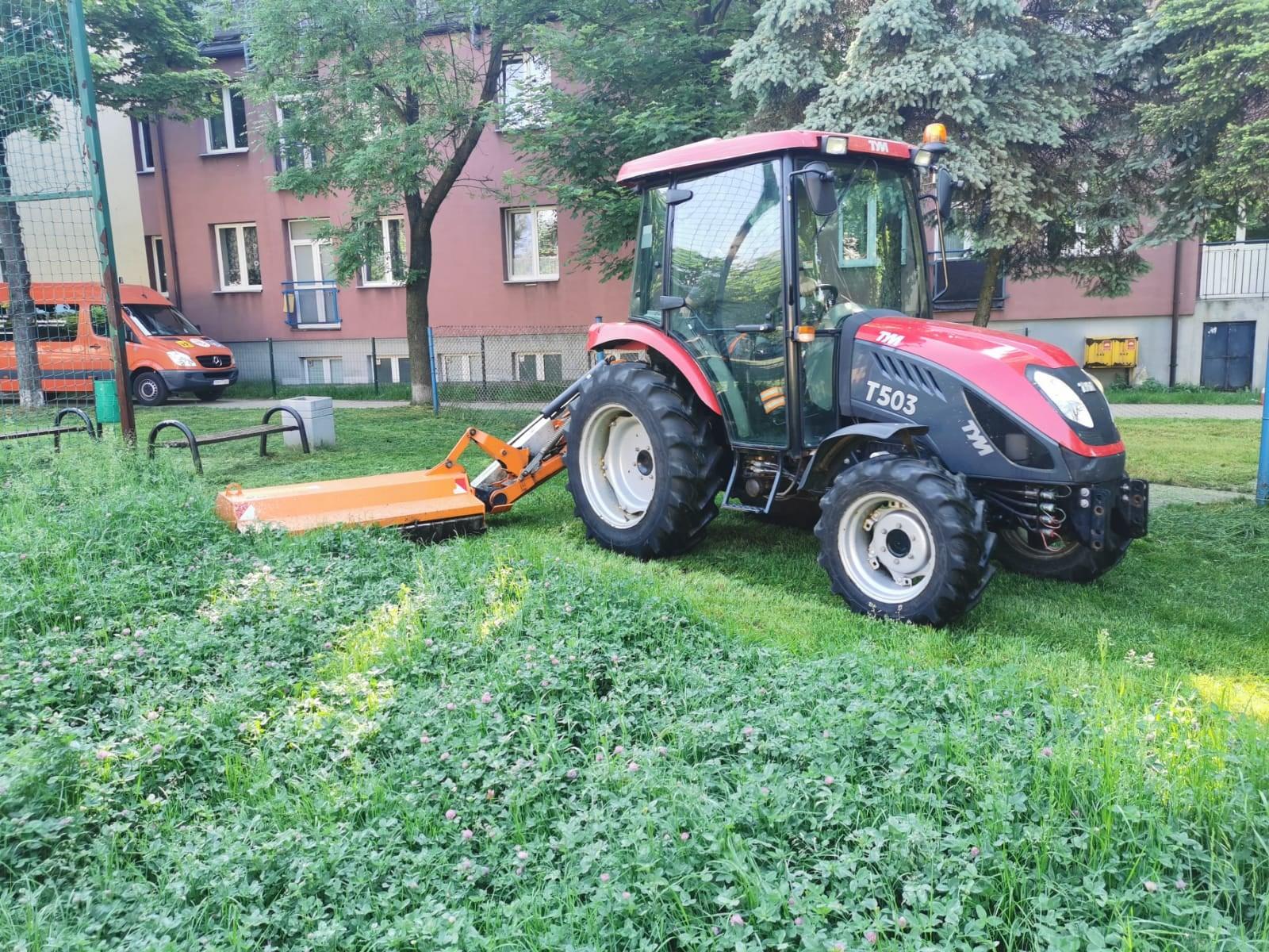 MPUK Świętochłowice rozpoczęło kolejną akcję koszenia trawników 5