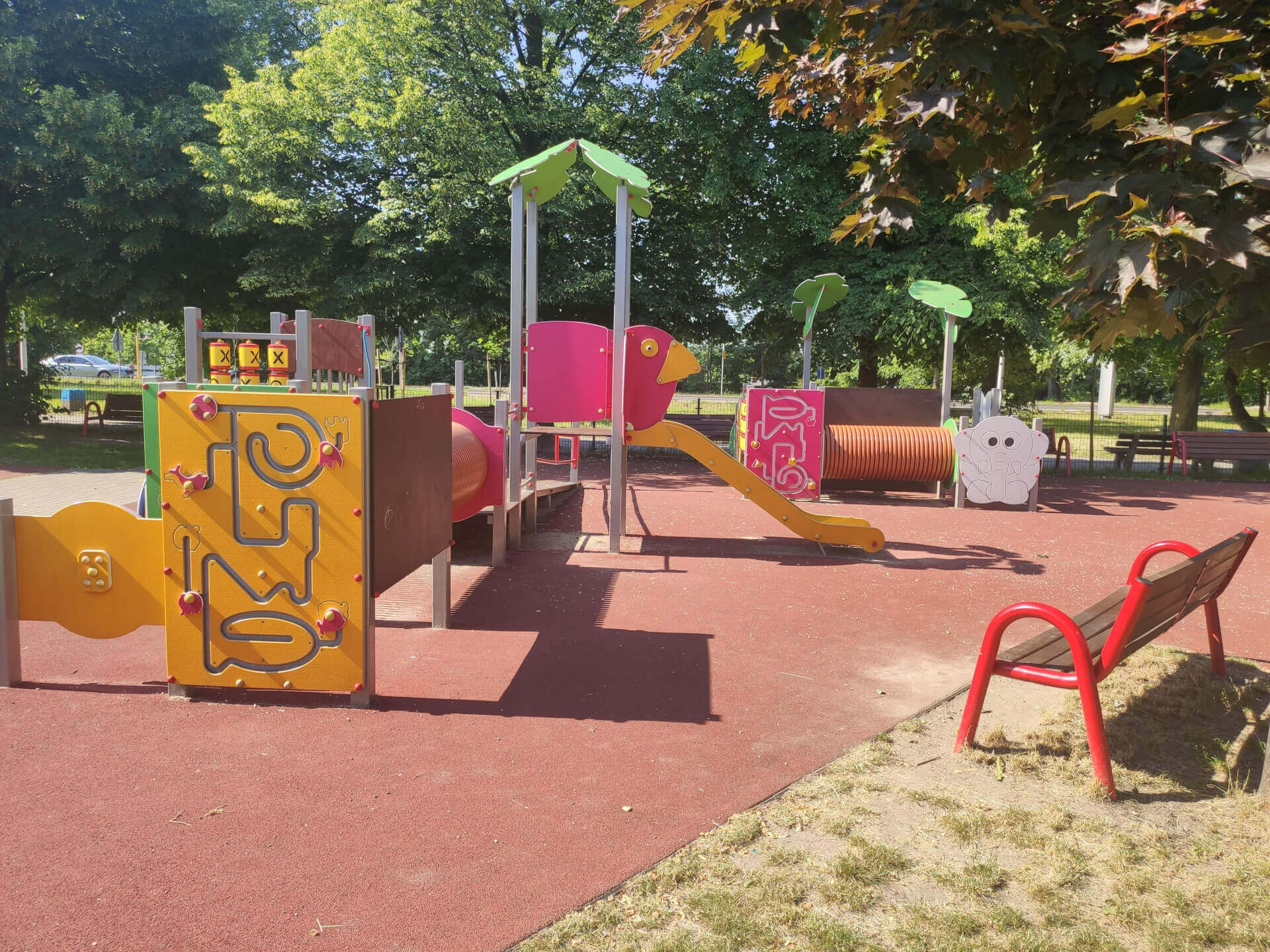 Plac zabaw w Piaśnikach u zbiegu ulic Chorzowskiej i Bieszczadzkiej