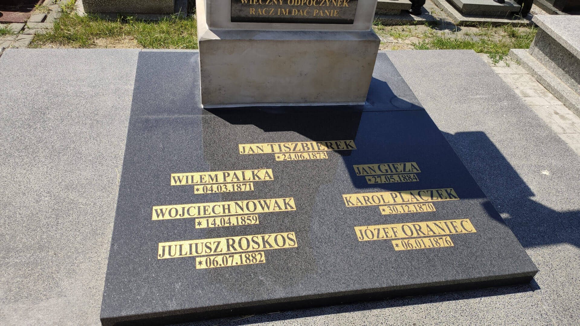Pomnik poległych górników na cmentarzu w Chropaczowie 4