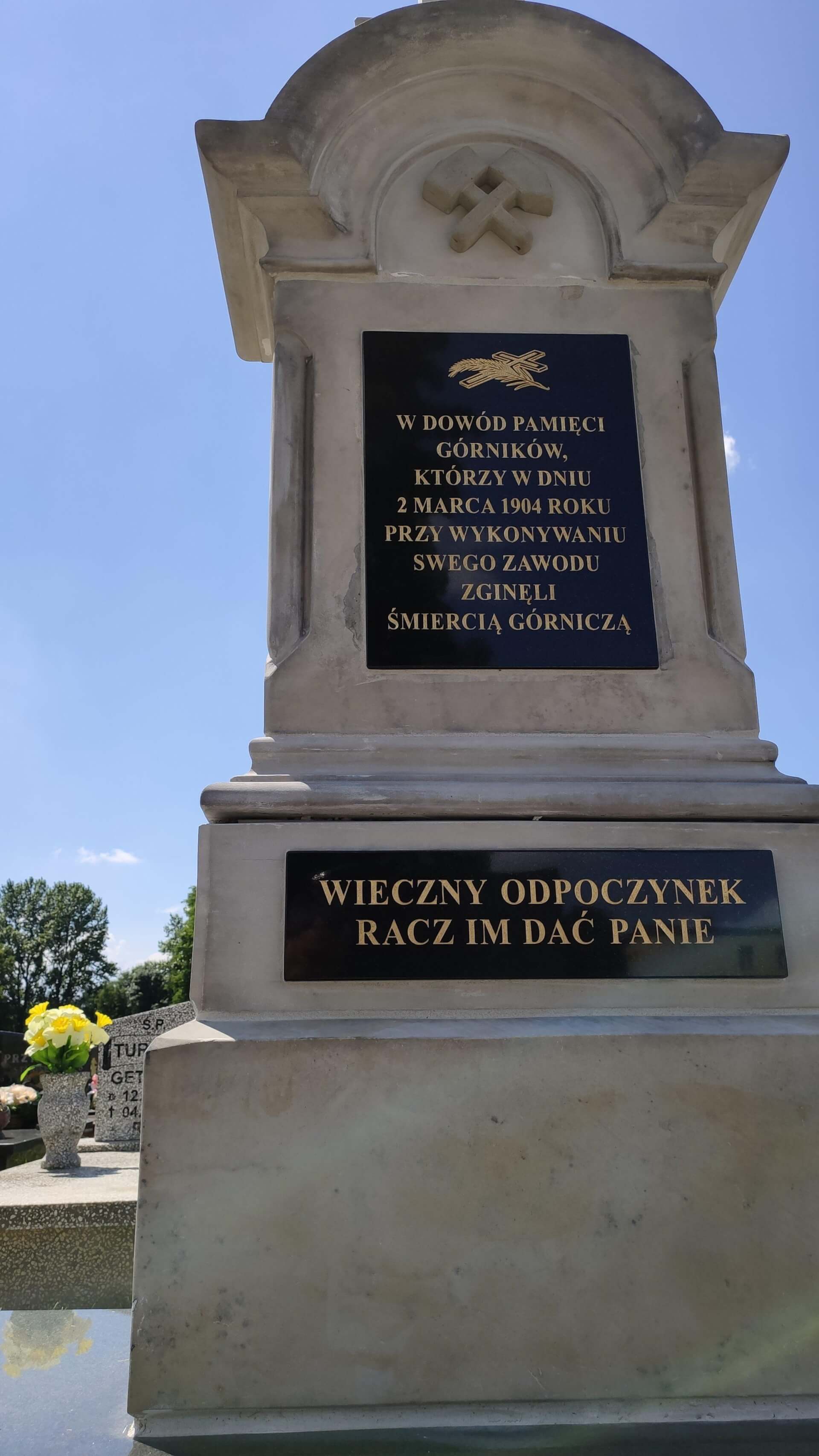 Pomnik poległych górników na cmentarzu w Chropaczowie 6
