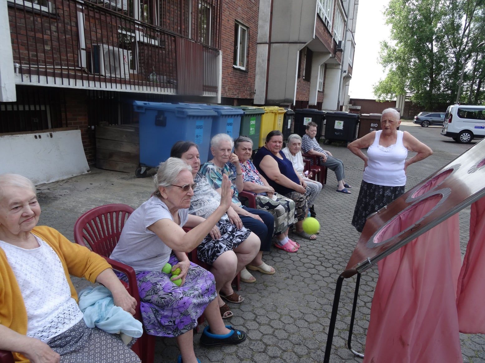 Powitanie lata z CIS i KIS Zaczęli od pikniku potem zaczęły się warsztaty 1