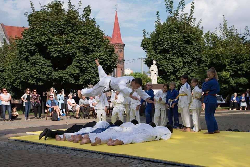 Skok przez księdza parafia Świętochłowice 2