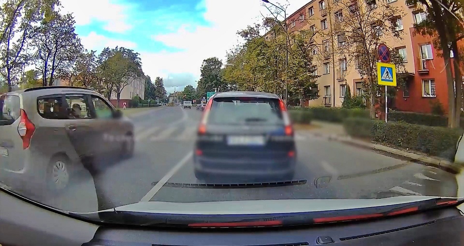 Niebezpieczna sytuacja na przejściu dla pieszych Niebezpieczna sytuacja na przejściu dla pieszych