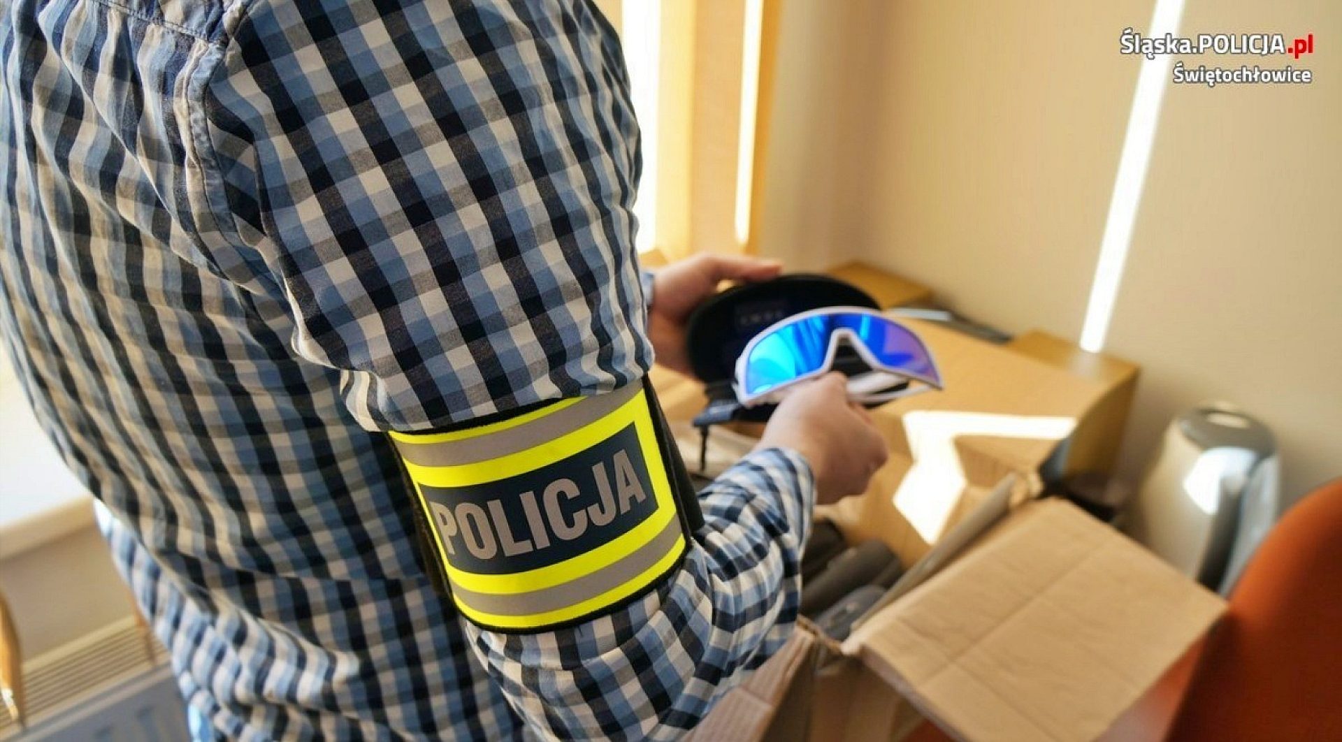 Ponad 100 zarzutów za handel podrobionymi okularami Ponad 100 zarzutów za handel podrobionymi okularami