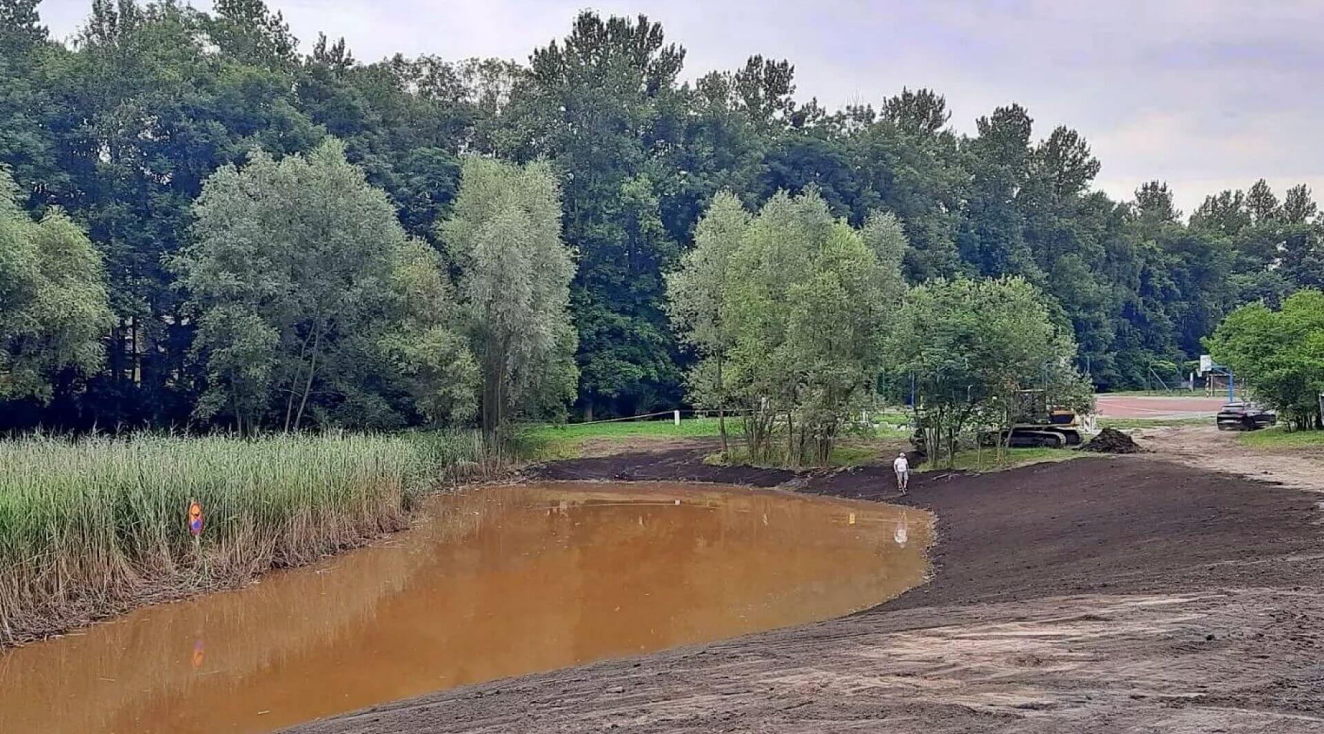 Oczyszczono oczko wodne na osiedlu Brzezina w Świętochłowicach Oczyszczono oczko wodne na osiedlu Brzezina w Świętochłowicach