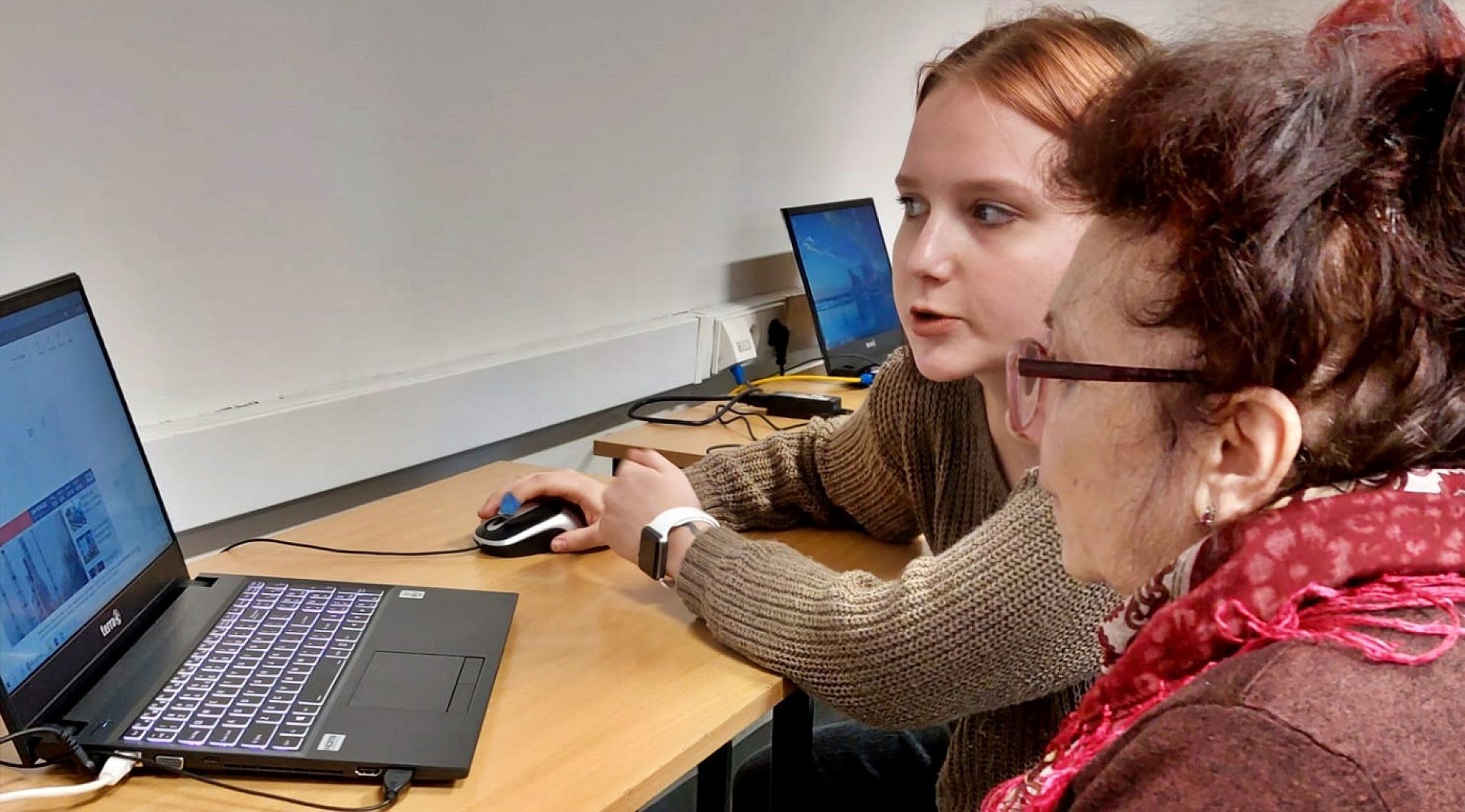 Zajęcia komputerowe dla seniorów w Świętochłowicach Zajęcia komputerowe dla seniorów w Świętochłowicach