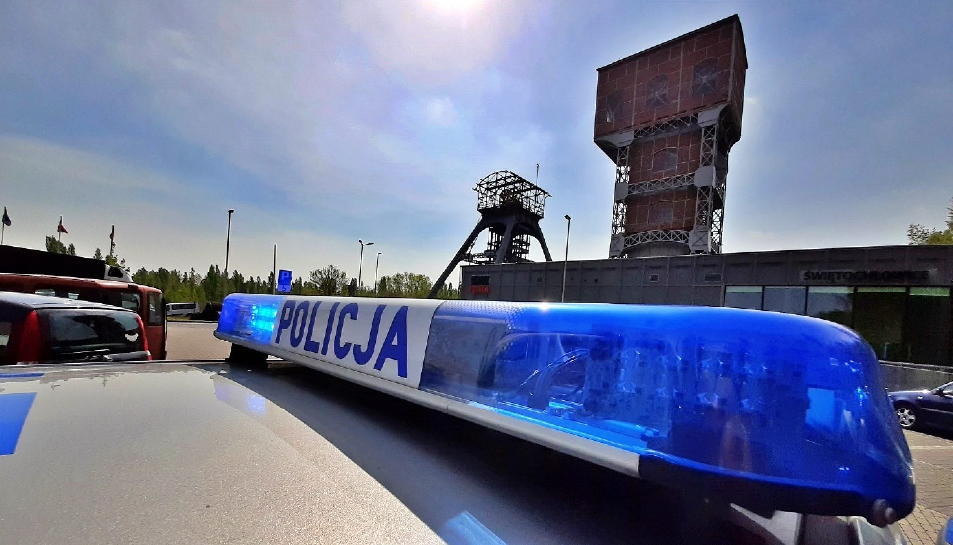 Ukradli z supermarketów papierosy i alkohol za 170 tys zł Wpadli dzięki policjantom ze Świętochłowic Ukradli z supermarketów papierosy i alkohol za 170 tys zł Wpadli dzięki policjantom ze Świętochłowic