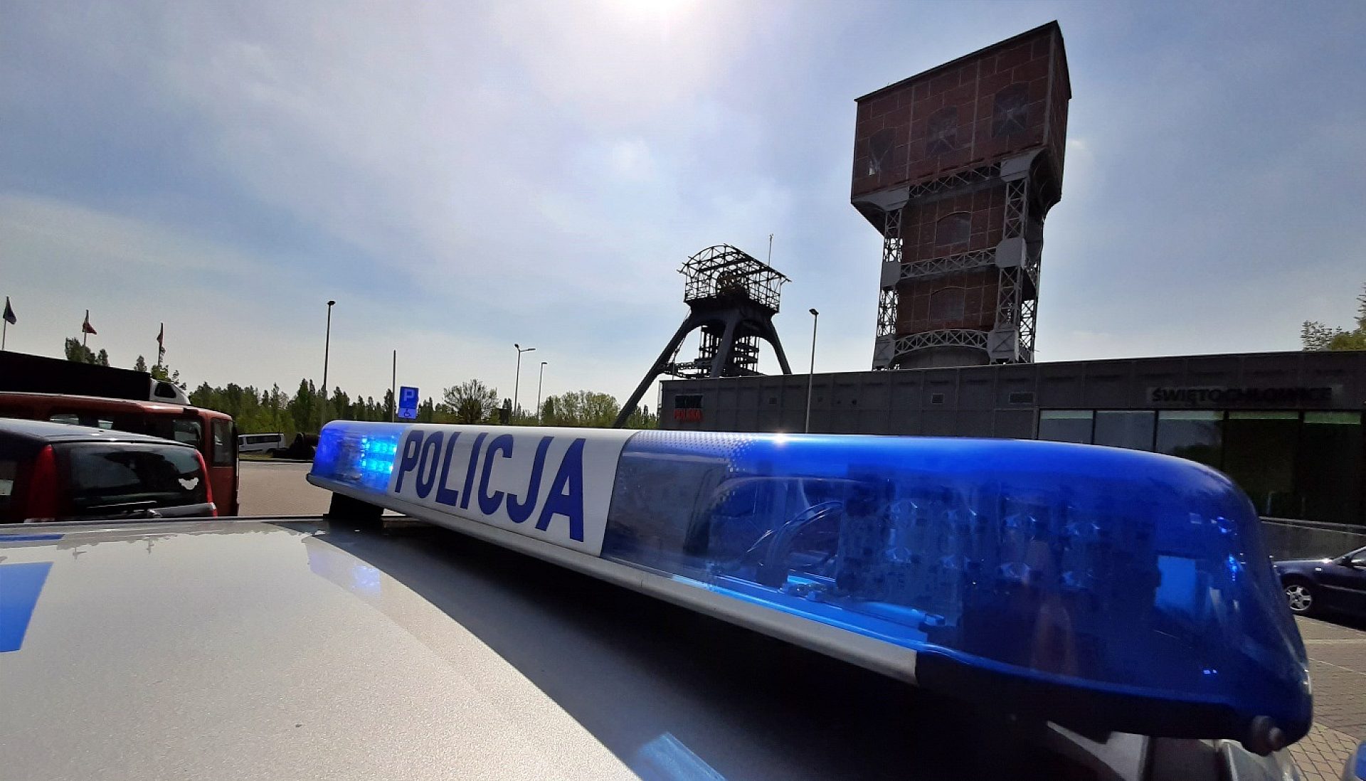 Ukradł karty płatnicze i szalał w sklepach Zatrzymali go policjanci ze Świętochłowic Ukradł karty płatnicze i szalał w sklepach Zatrzymali go policjanci ze Świętochłowic