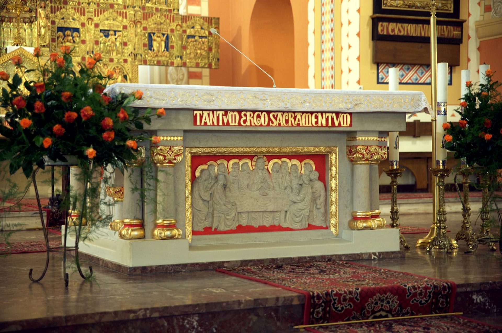 Ołtarz w Kościele w Chropaczowie Ołtarz w Kościele w Chropaczowie