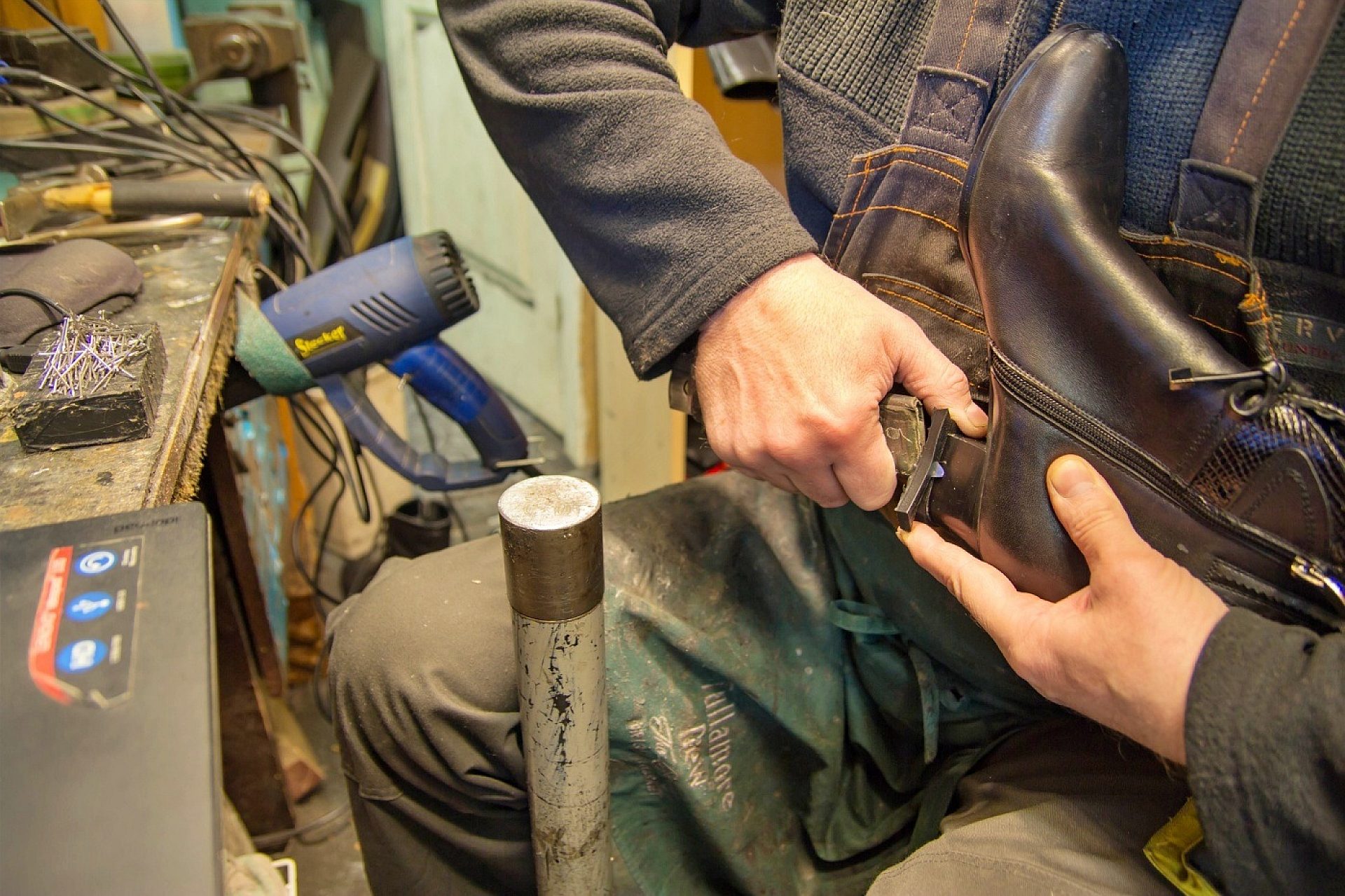 Szewc naprawa butow Szewc naprawa butow