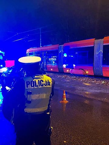 Wypadek, ul. Bytomska i Powstańców Śląskich, Świętochłowice, 19.11 2021 Wypadek, ul. Bytomska i Powstańców Śląskich, Świętochłowice, 19.11 2021