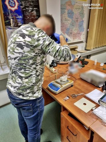 Narkotyki w mieszkaniu świętochłowiczanki 3 Narkotyki w mieszkaniu świętochłowiczanki 3