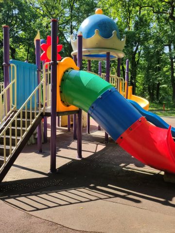 Plac zabaw w parku Heiloo w Piaśnikach Plac zabaw w parku Heiloo w Piaśnikach