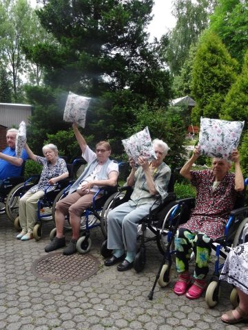 Powitanie lata z CIS i KIS Zaczęli od pikniku potem zaczęły się warsztaty 2 Powitanie lata z CIS i KIS Zaczęli od pikniku potem zaczęły się warsztaty 2