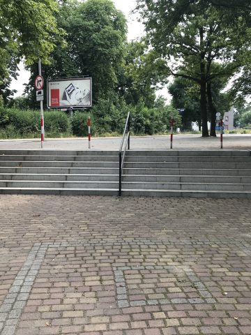 Schody przy CKŚ po remoncie Schody przy CKŚ po remoncie