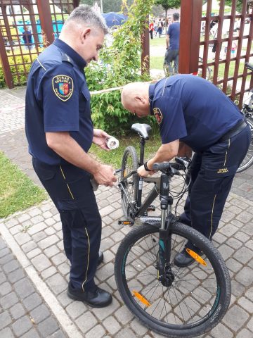 Straż Miejska w Świętochłowicach znakuje rowery Straż Miejska w Świętochłowicach znakuje rowery
