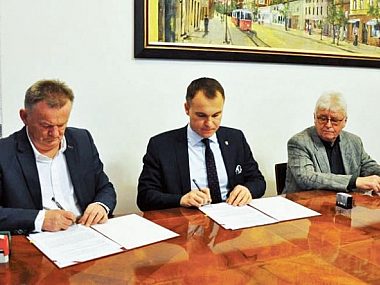Więcej pieniędzy dla klubów C1a11e28afb03c9d81c096faa0a5ce8e XL