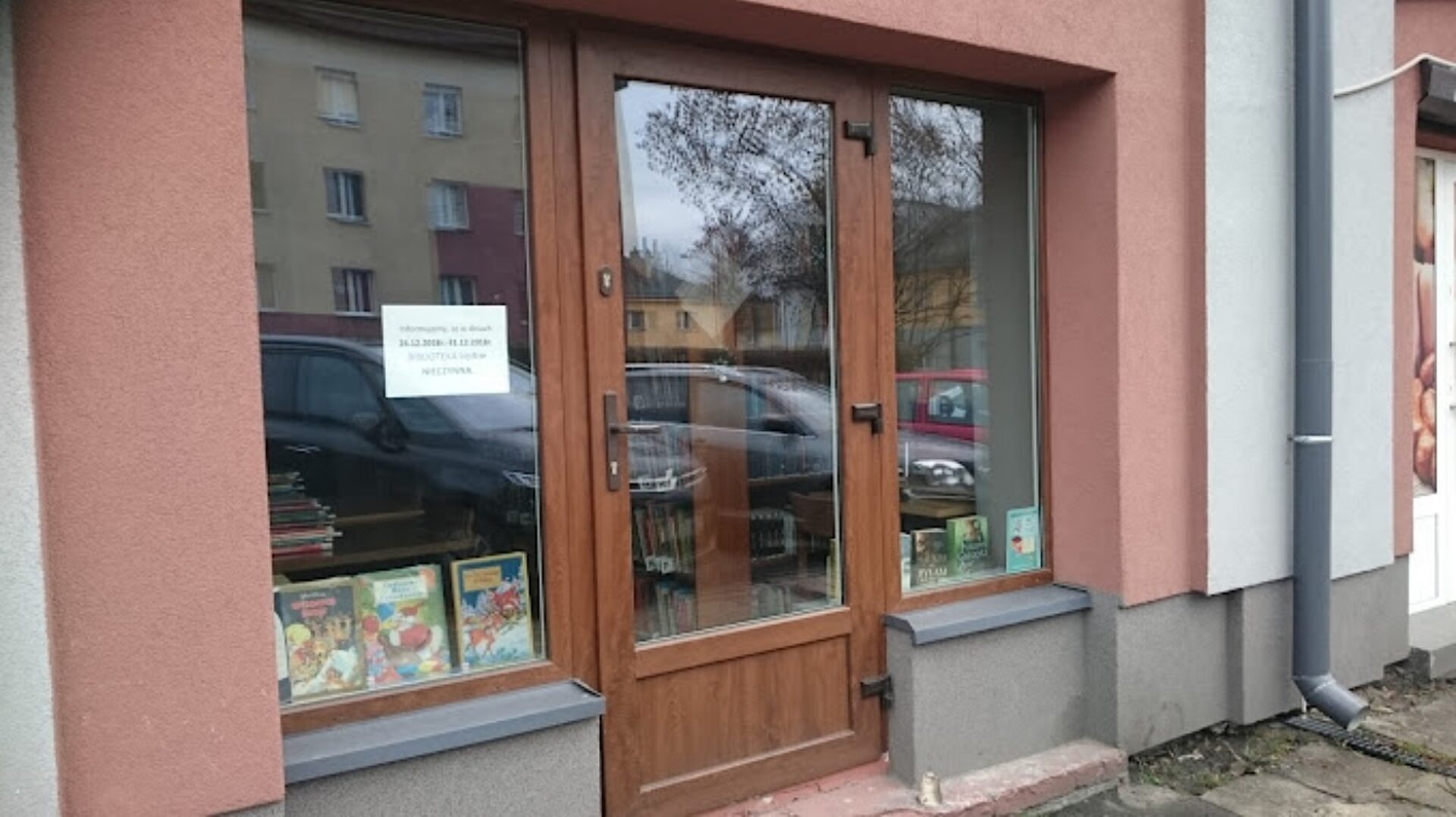 Biblioteka przy Dmowskiego Biblioteka przy Dmowskiego