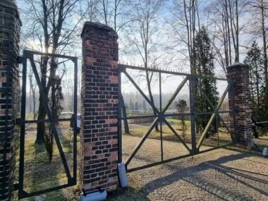 Wojewódzkie obchody 80. rocznicy Tragedii Górnośląskiej Oboz zgoda swietochlowice brama