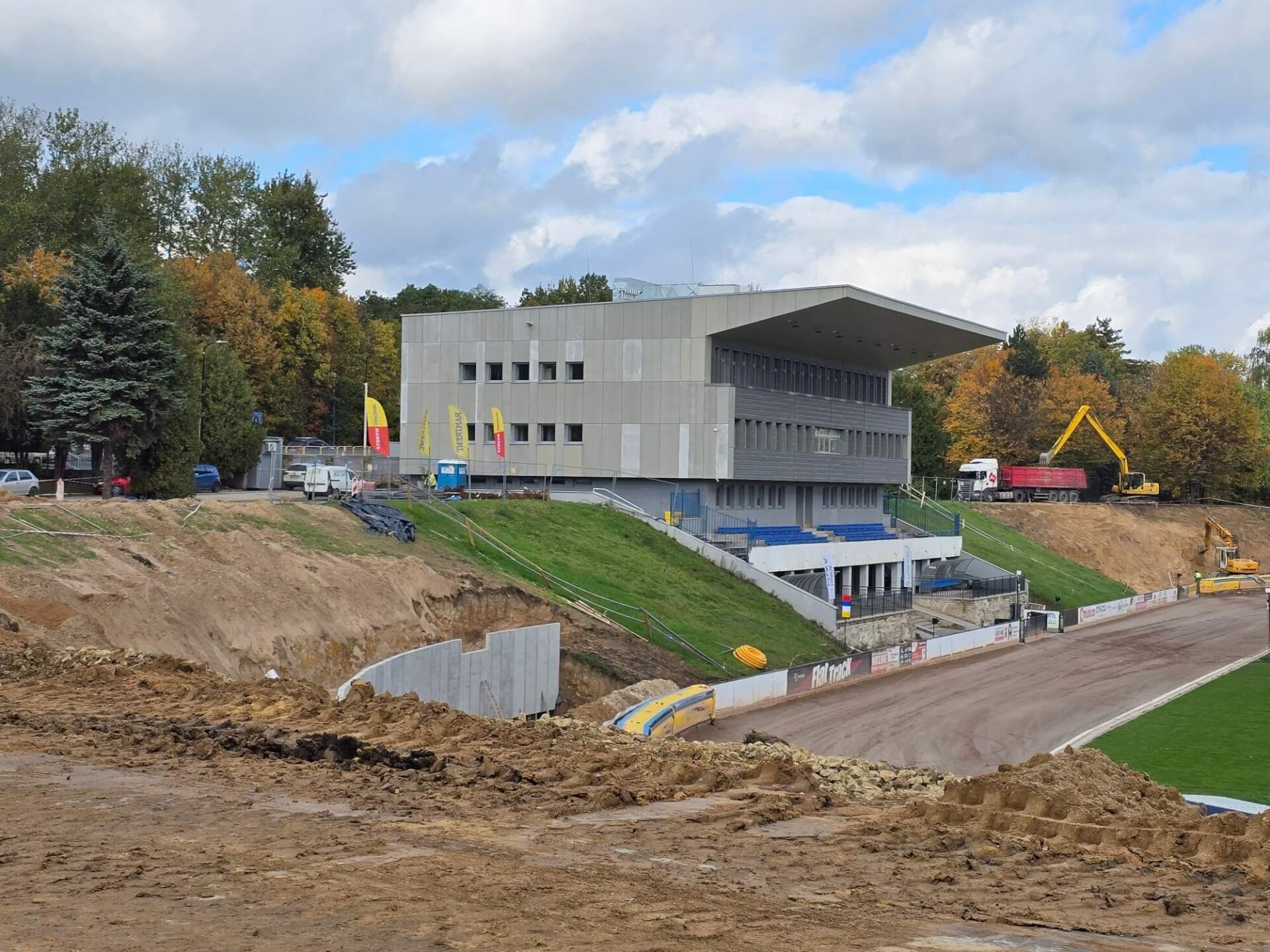Budowa trybun na stadionie OSiR Skałka